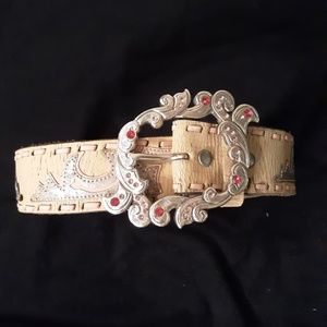 Cowgirl belt with buckle